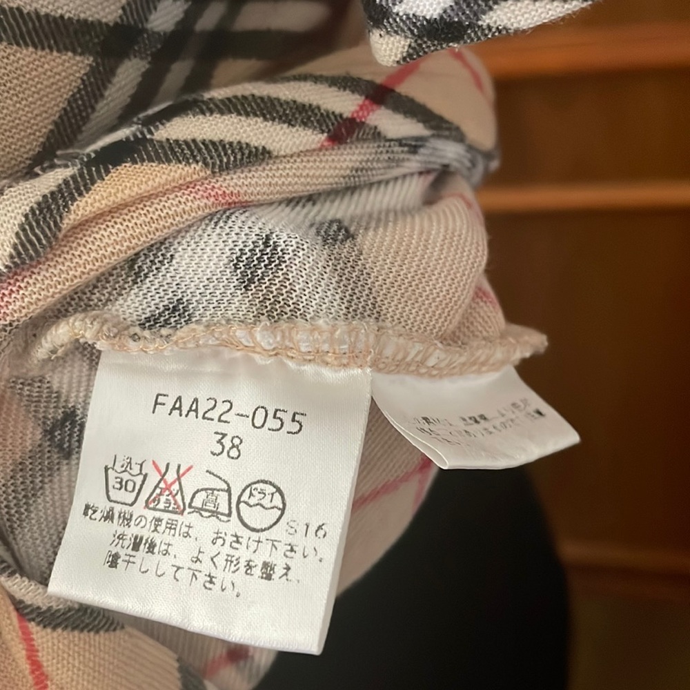 Soldā¤ļøAuthentic Burberry Check T-Shirtā¤ļø - Picture 14 of 17